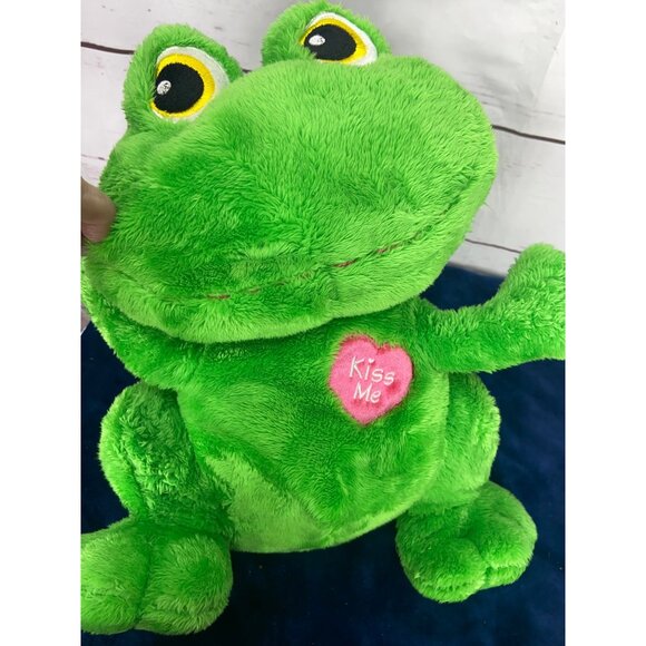 DanDee Kiss Me Heart Green Frog Stuffed Plush Toy - Picture 8 of 9